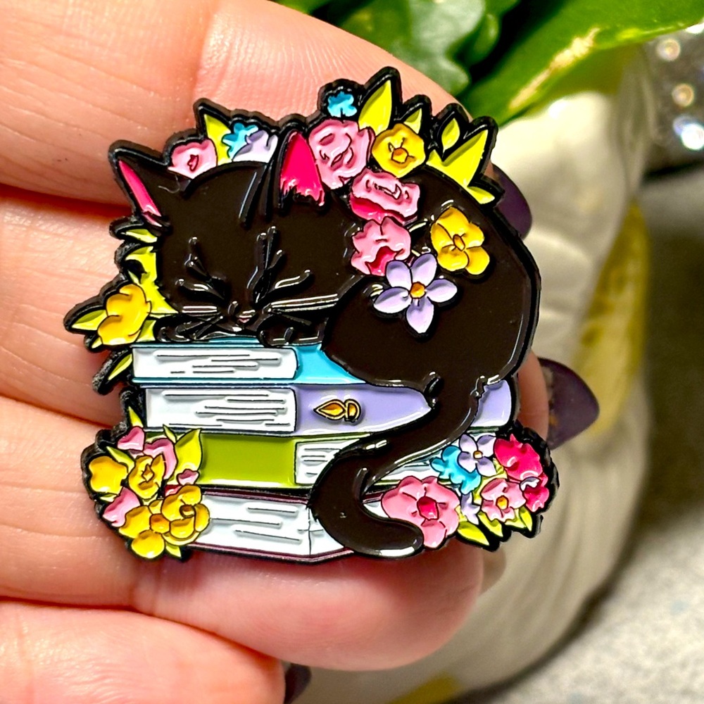 📚🐈‍⬛Book lover/cat lover Enamel Pin